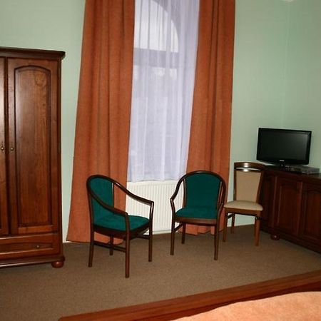 Hotel Zlaty Lev à Louny Extérieur photo